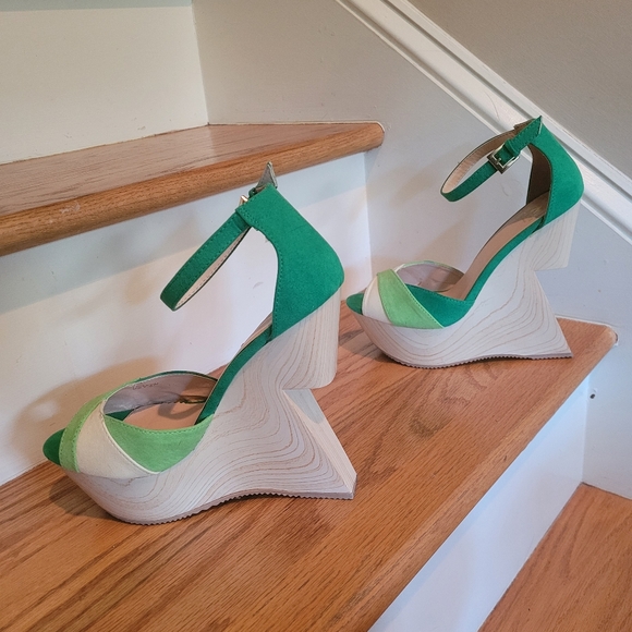 Madison By Shoedazzle Green Faux Suede Platform Wedge Sandals - Picture 6 of 7